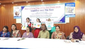 1st prize winner Nashita Kadir, 2nd prize winner Kazi Samara Zoha, and 3rd prize winner Anhamoni with the discussant of the day