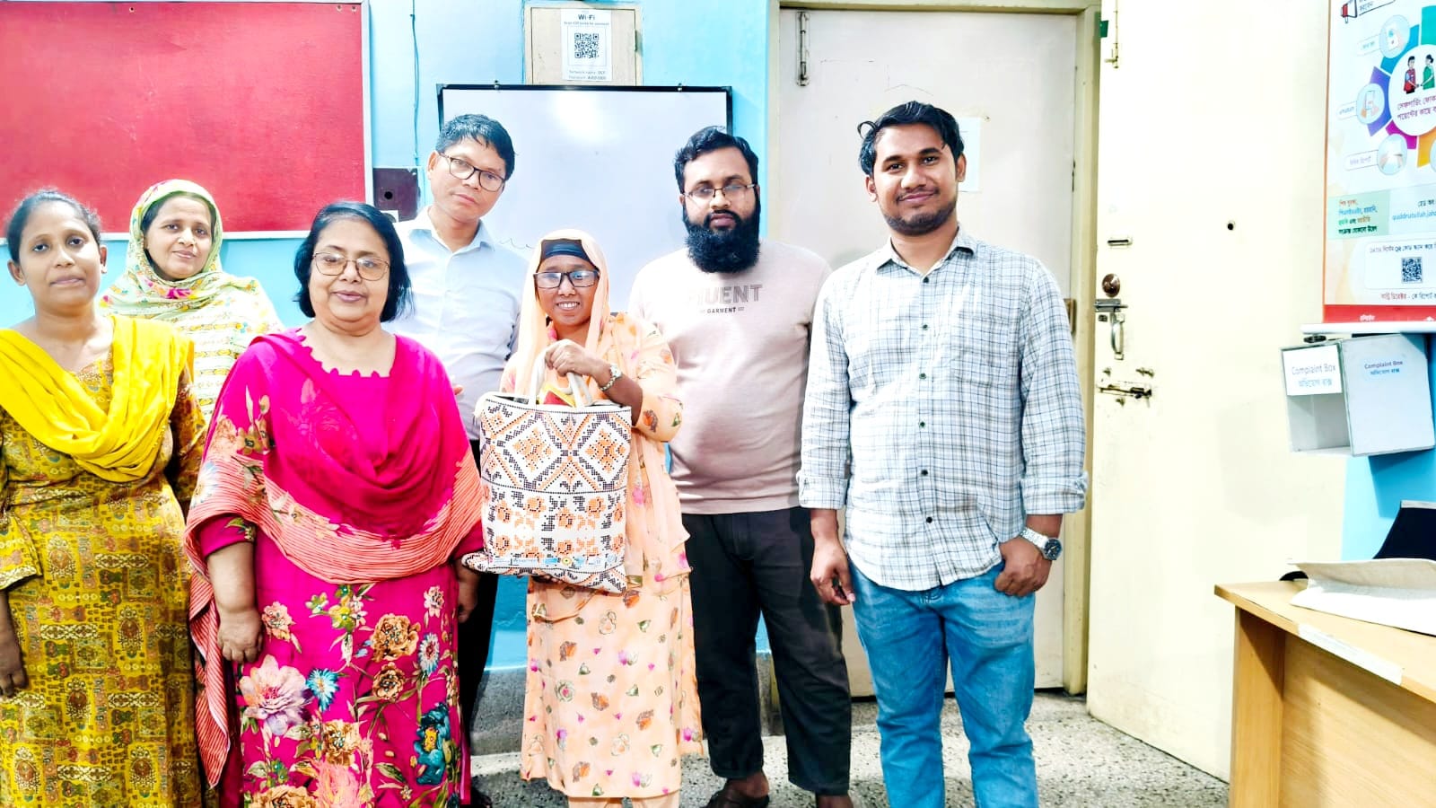 কর্মীদের মাঝে ইদ উপহার (খাদ্য) সামগ্রী বিতরণ - ডিসিএফ 